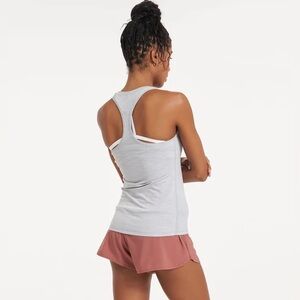 Vuori Women’s Lux Performance Racerback Scoop Tank Top in Heather Grey Size XL